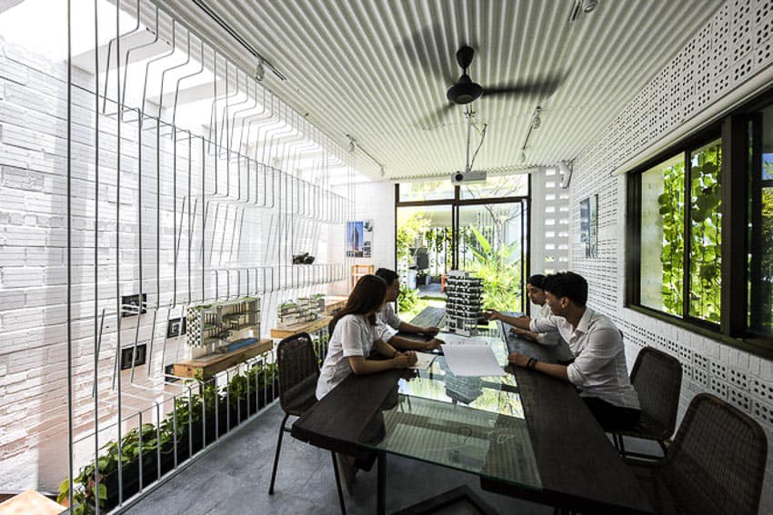 Thượng đế cho mình sinh ra ở đâu? 

Người ta nói xa, vì đầu óc người ta có sự gi…